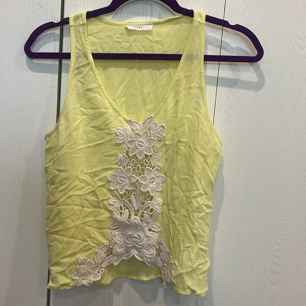 Lush soft yellow top with open front lace women’s size S